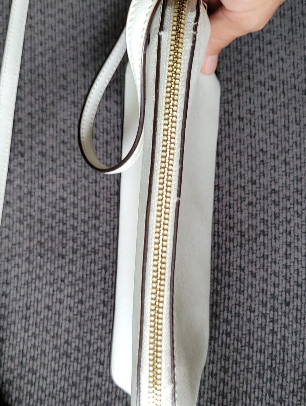 Super Cute Kate Spade White with Golden Tan interior Crossbody Handbag Purse - Picture 6 of 11